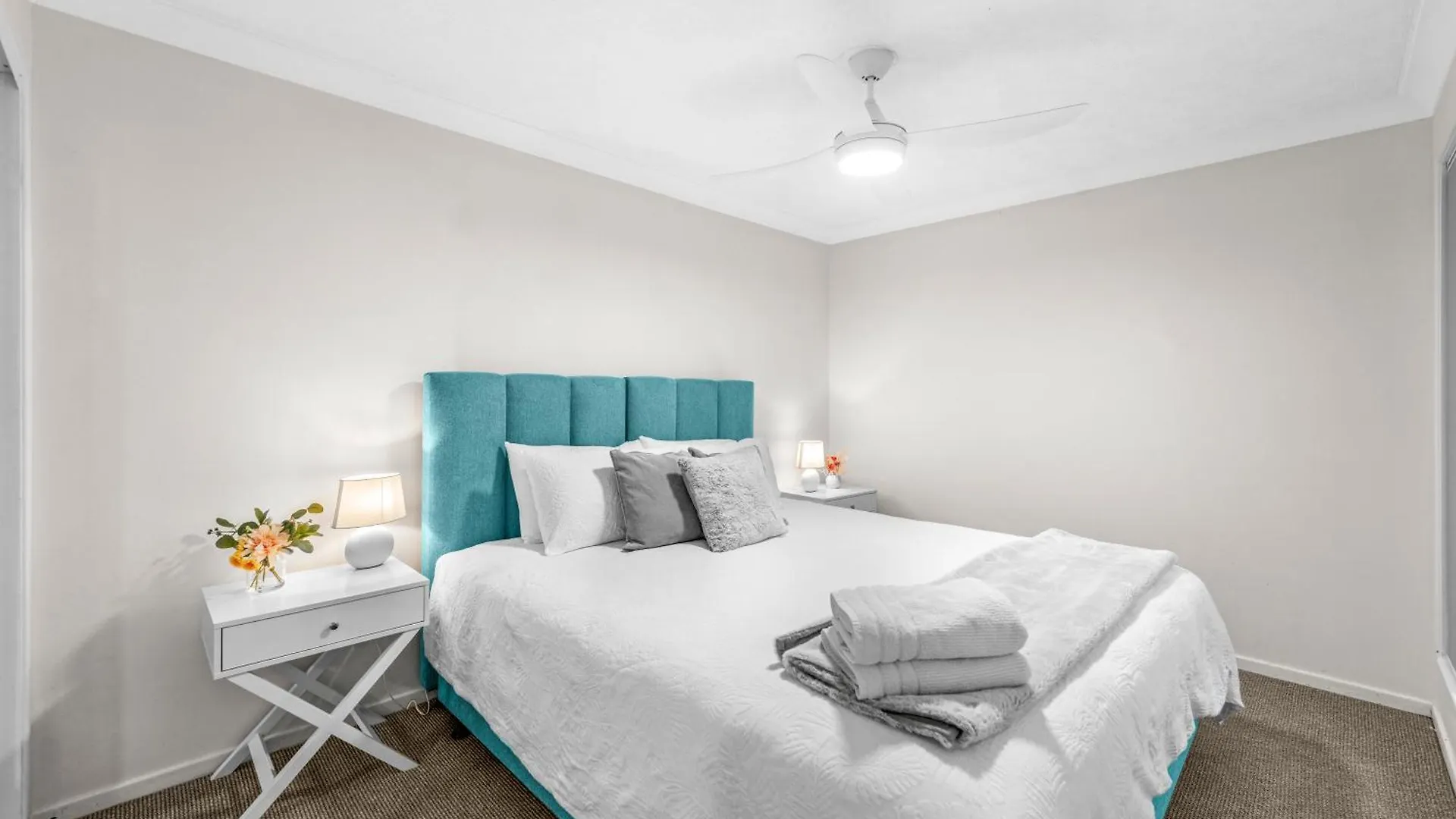 Lux Waterfront Villa With Magnesium Spa - The Goldie Gold Coast