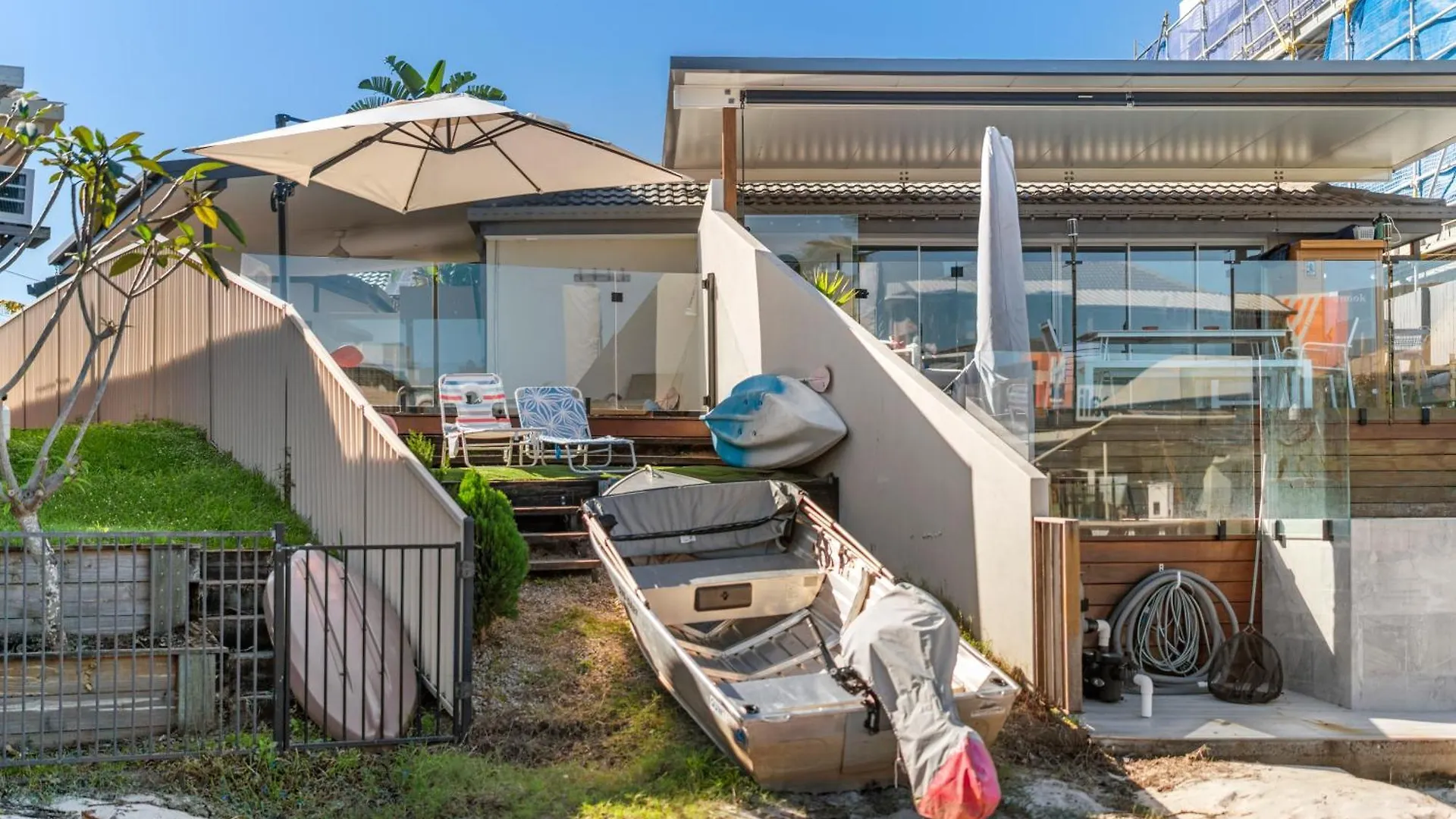 Lux Waterfront Villa With Magnesium Spa - The Goldie Gold Coast