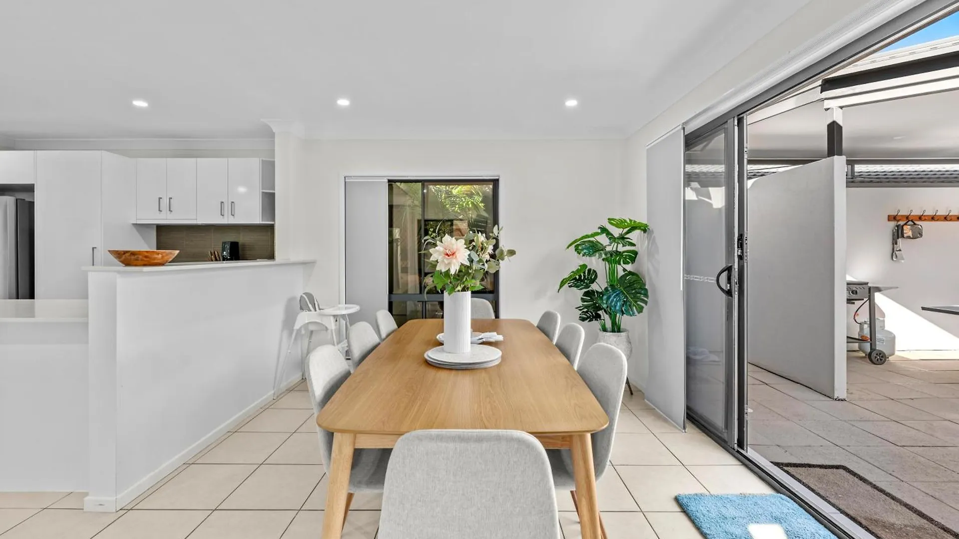 Lux Waterfront Villa With Magnesium Spa - The Goldie Gold Coast