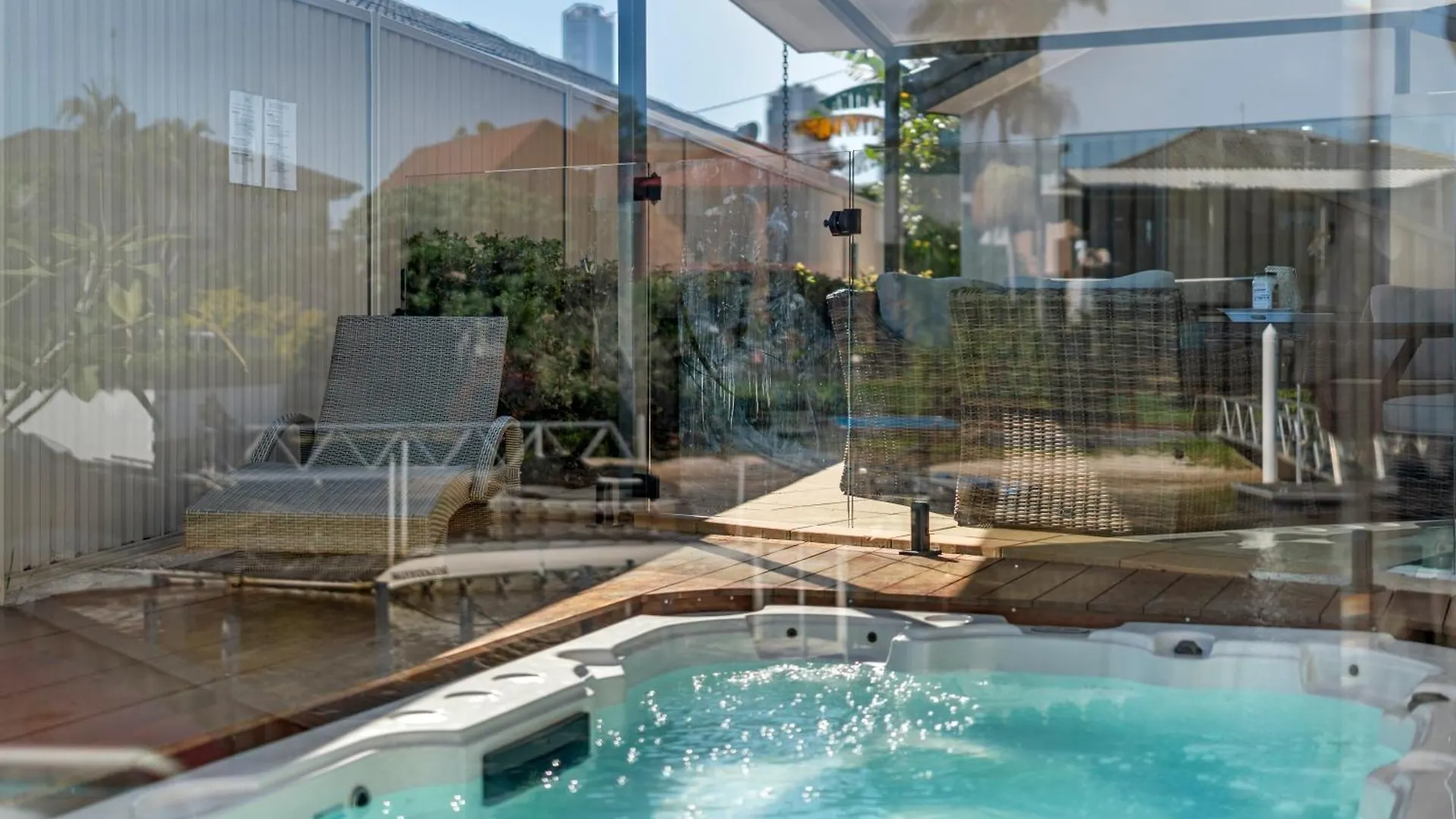 Lux Waterfront Villa With Magnesium Spa - The Goldie Gold Coast 0*,  Australien