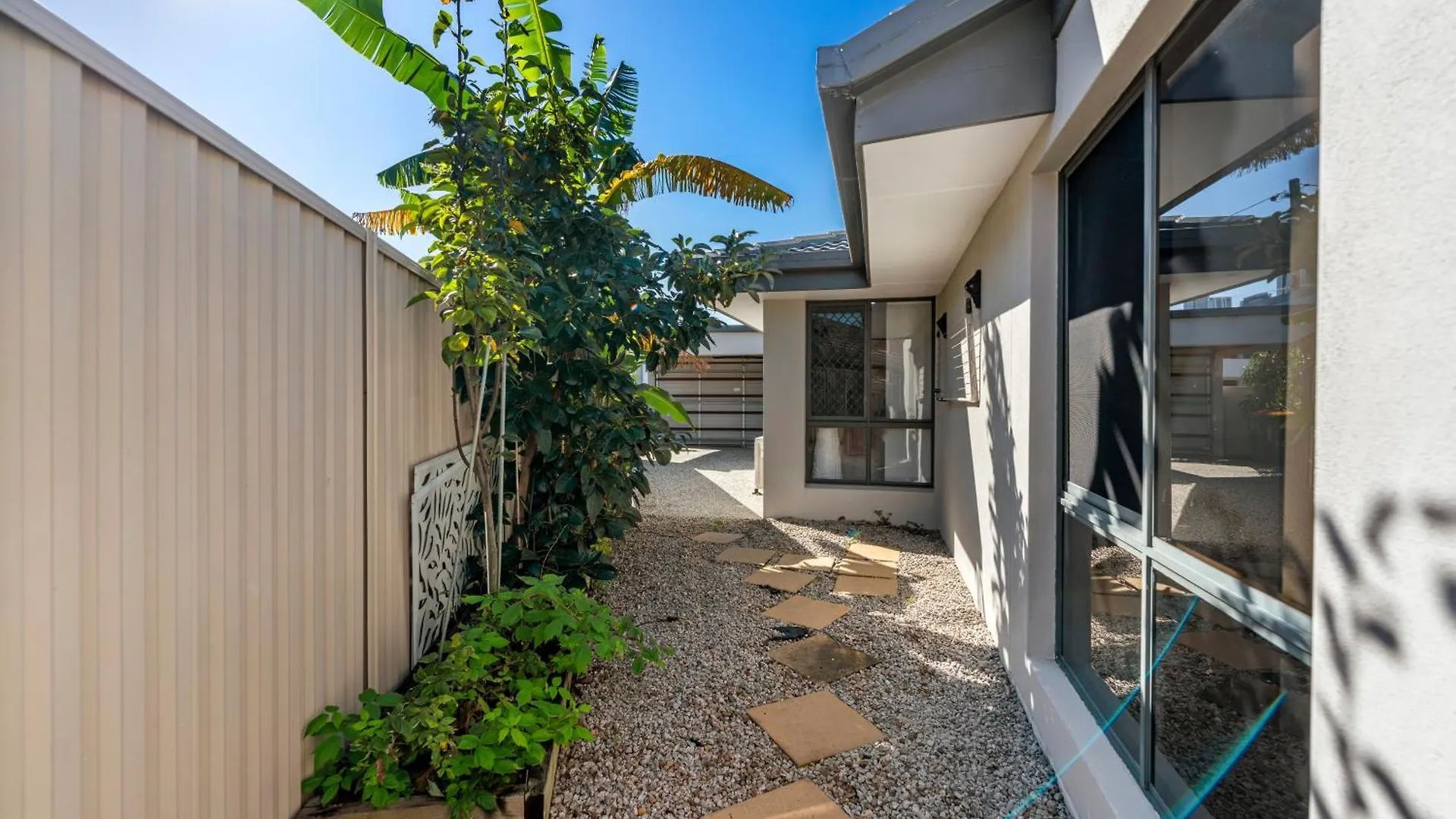Lux Waterfront Villa With Magnesium Spa - The Goldie Gold Coast