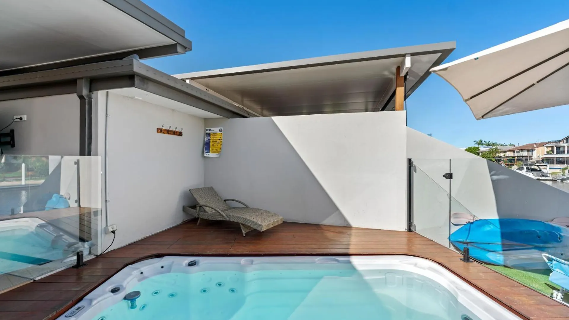 Lux Waterfront Villa With Magnesium Spa - The Goldie Gold Coast